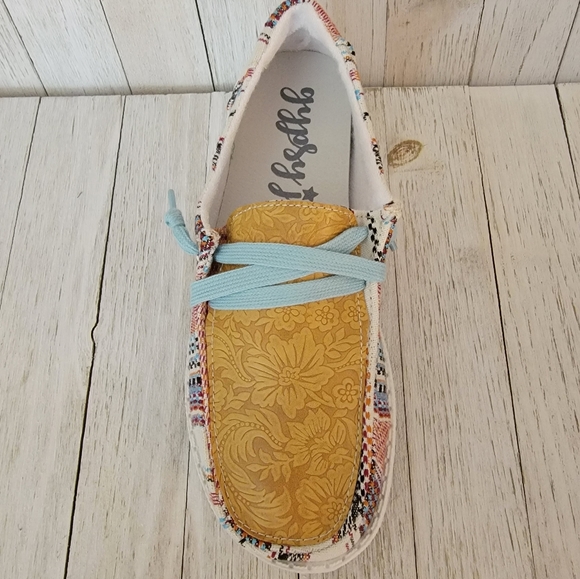 50 % OFF SALE-GYPSY JAZZ- HOLLYWOOD TOOLED CREAM MULTI SLIP ON SNEAKERS - Picture 6 of 6